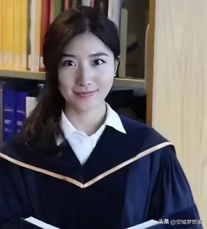 看杨树教授的履历才懂：学霸是天生的，别再用焦虑绑架普通孩子
 
杨树，1990年