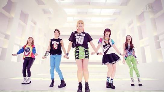 14年前的今天，f(x) 发行了《Electric Shock》。 
