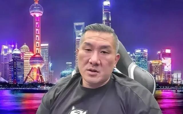 台湾省馆长说：“国民党打内战，输给了共产党，被赶到台湾来，在岛内又被民进党打败了