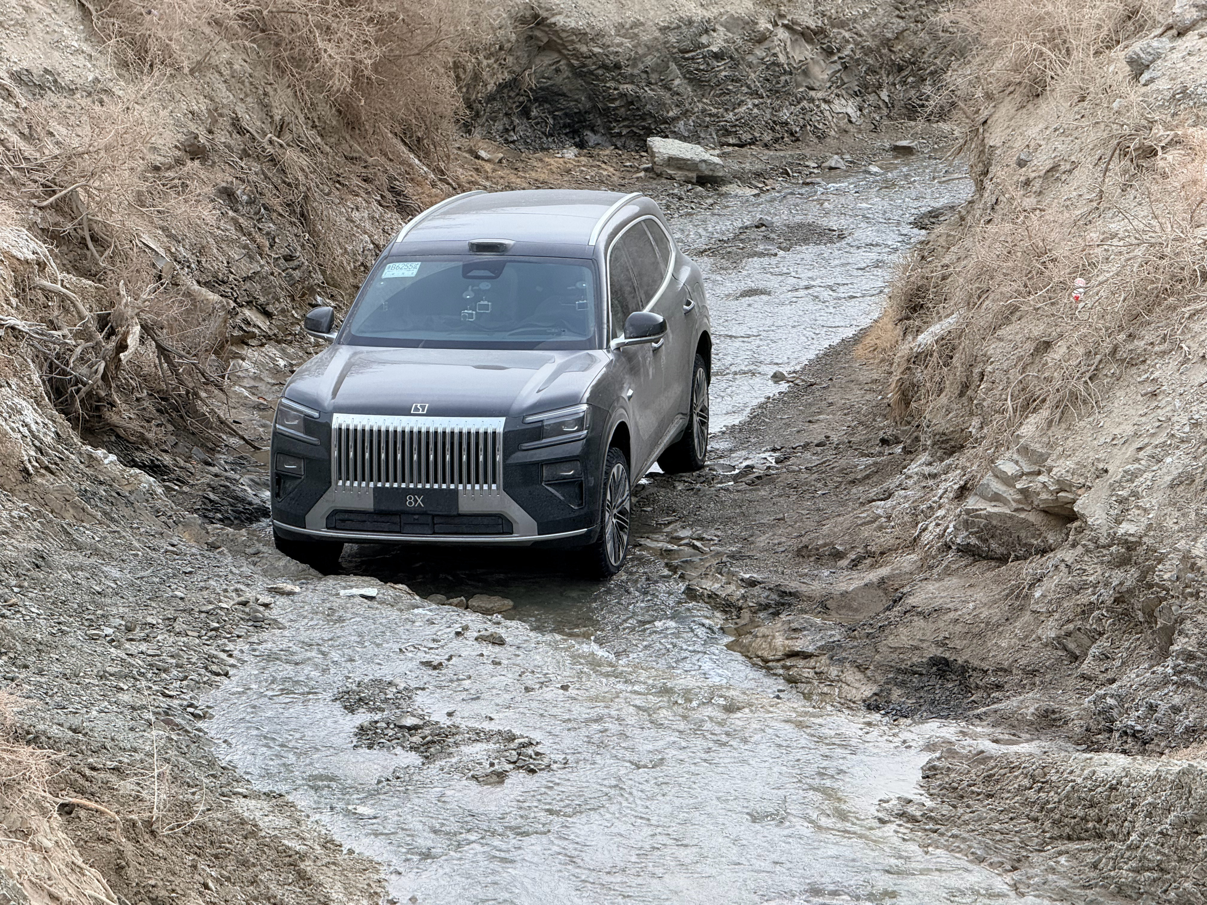 极氪8X预售价来了，37.68万起，除了公路性能很Nb之外，特意帮大家试了下“越