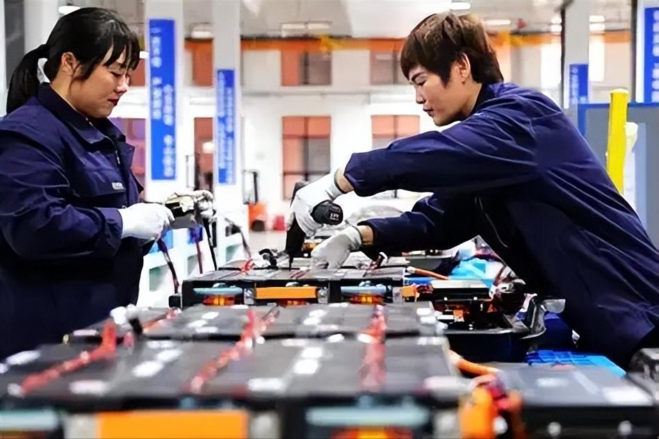 常州有个说法叫"动力电池四小时产业圈"——在常州周边四小时车程内，电池生产所需的