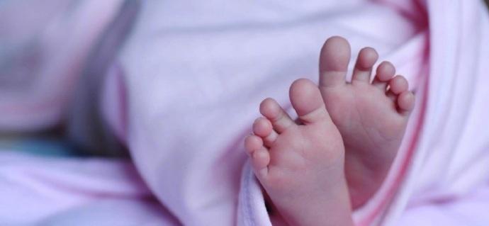 【巴西女子酒后醉倒翻身压死四个月大婴儿，面临过失致他人死亡罪名】巴西玛瑙斯市近日