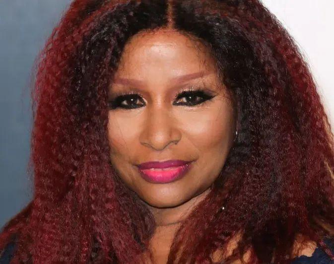 2019年，Ariana Grande与传奇美国歌手Chaka Khan（这位被