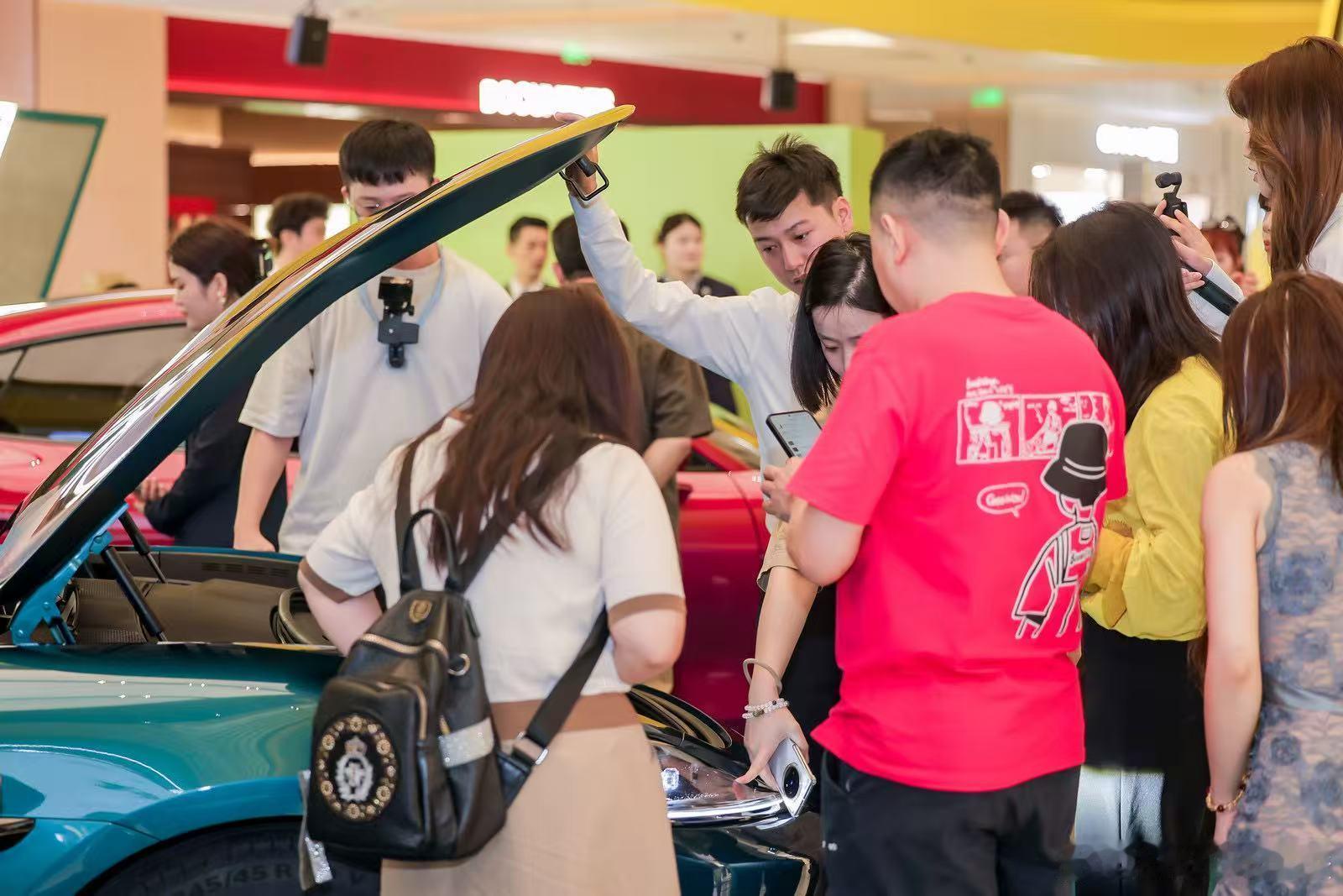 尚界Z7、Z7T这波挺火啊，小订都破7万台了。颜值在线，还标配华为那套实用科技，