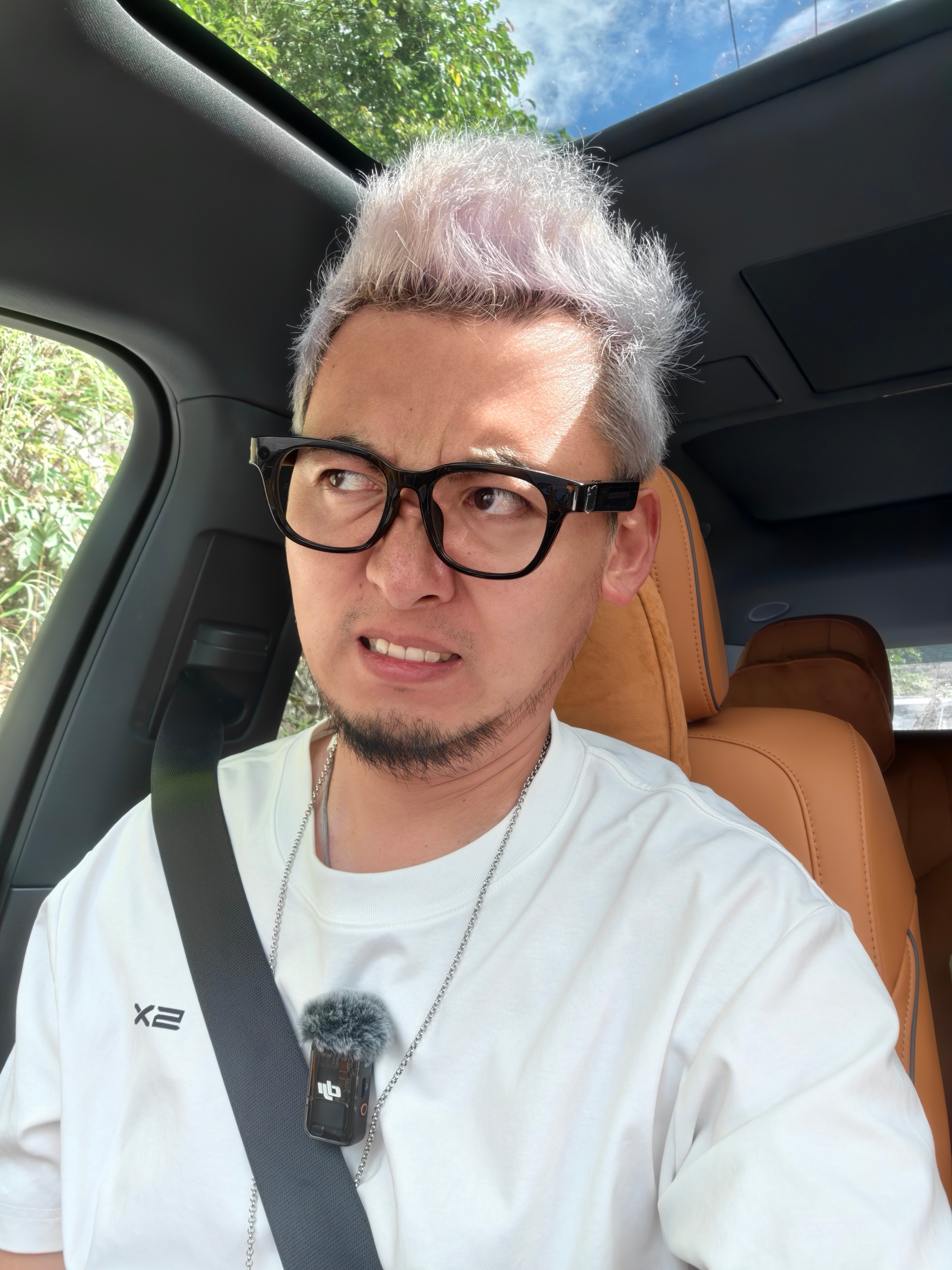 都他妈给我气笑了，我真服了。大清早晨就出门，为了在下班时间之前赶到干登村，开了一