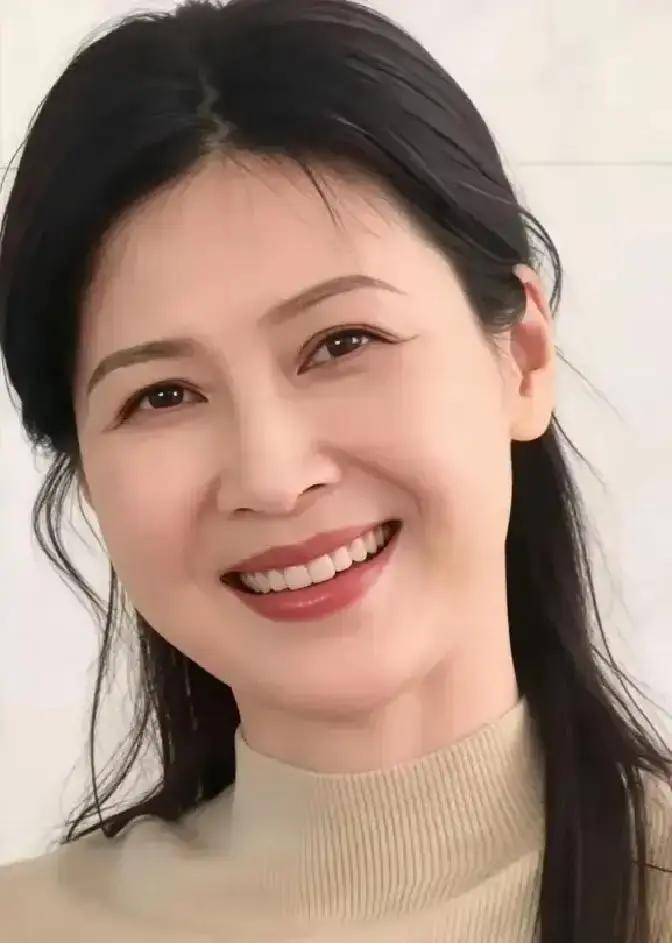 童蕾没离婚，不是因为她爱那个诈骗犯老公，是律师告诉她：婚内债务你跑不掉，与其被法