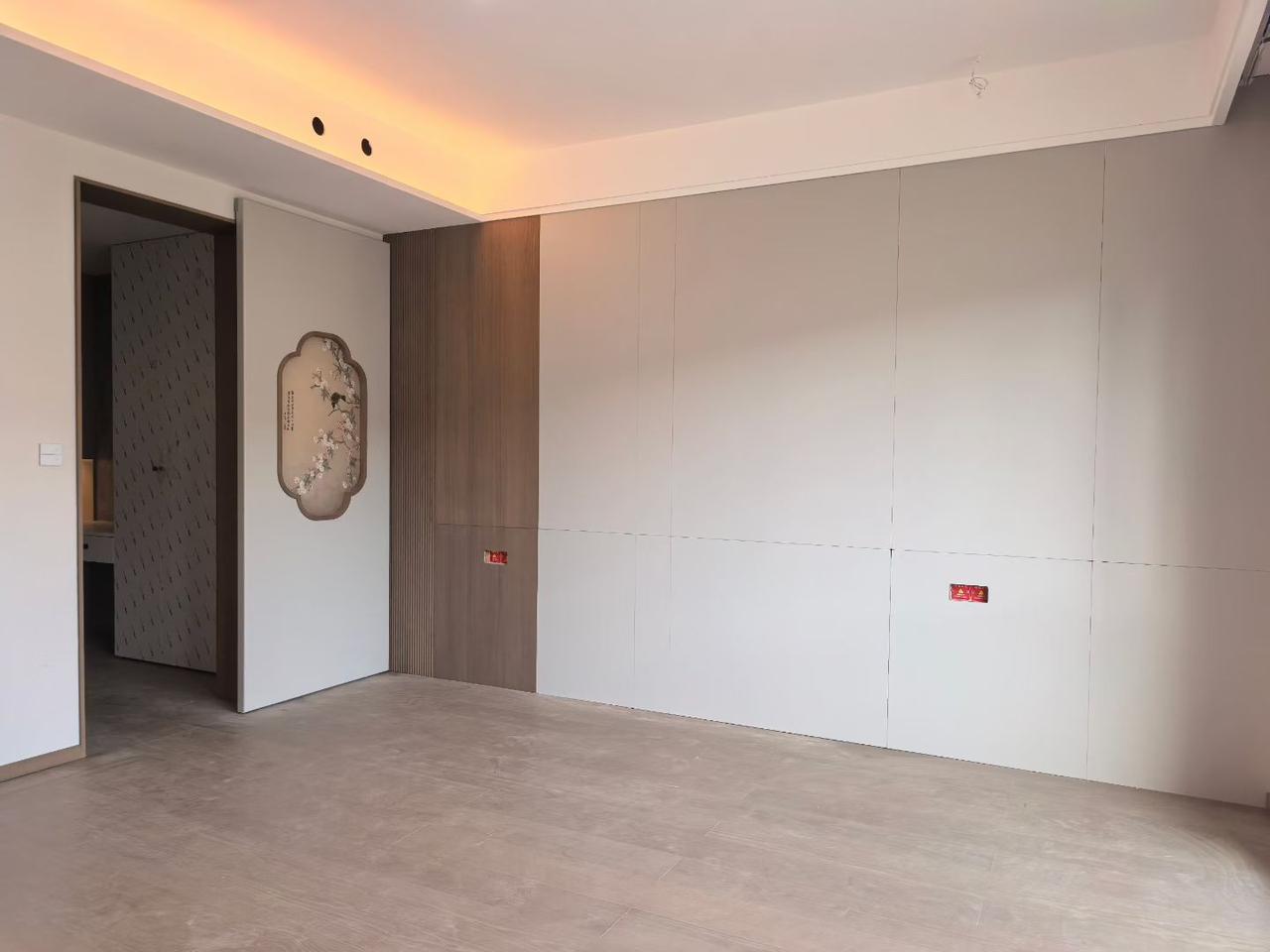 新家正在慢慢成型，从空白的墙面到温润的木色，从极简的线条到藏在细节里的温柔，每一