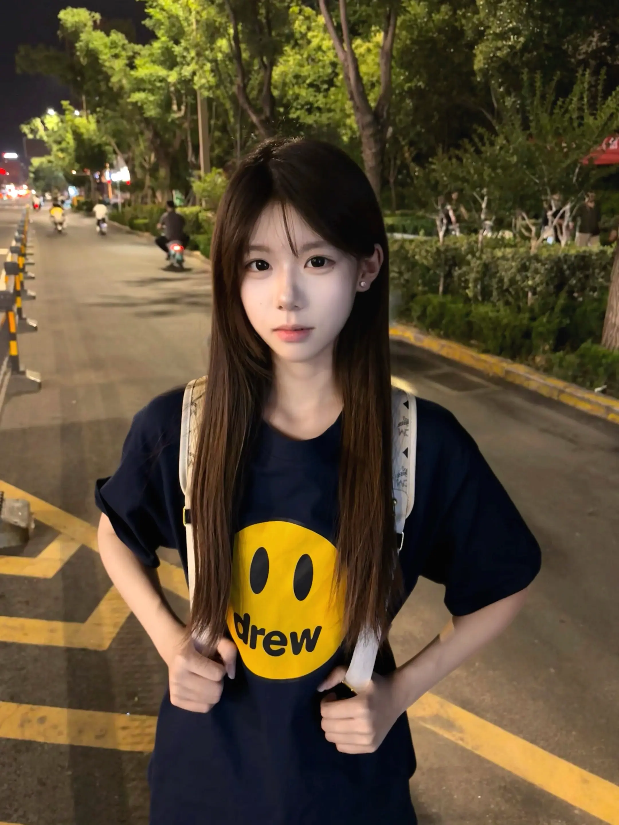 很多瞬间 我都觉得我们应该把话说清楚 可又想到那些对的错的 我想一切应当是算了