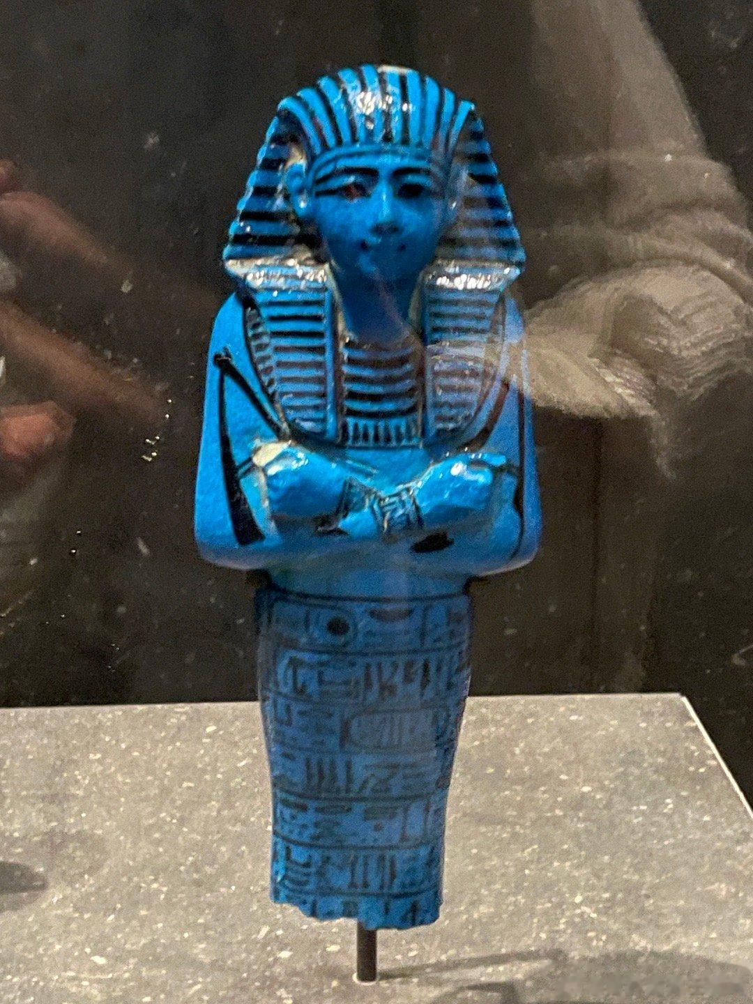 以为是这个法老[允悲]我还奇怪这是怎么了～这几件精美的宝物来自5000年前的埃及