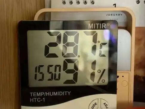 武汉湿度破 100% 有多离谱？：地铁铺红毯防滑，市民直呼咋过？

最近武汉人的