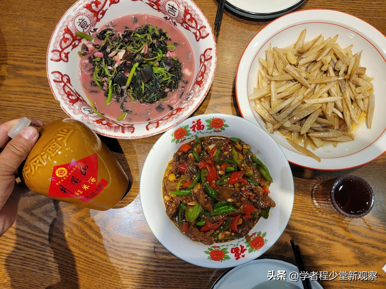 明天即赴婺源，今天晚餐是南昌最后的晚餐。
南昌必吃大排档 南昌老牌大排档