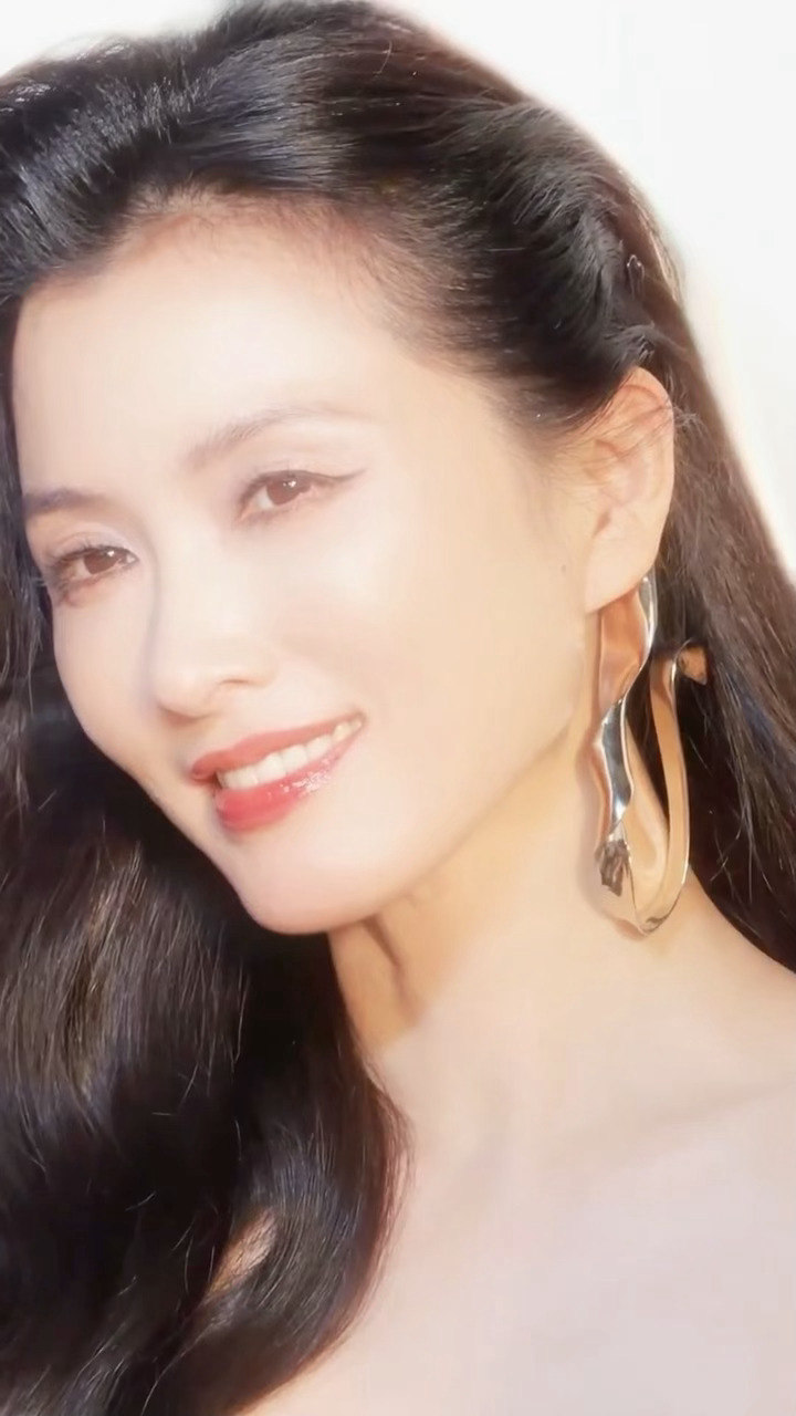 徐洁儿你的工作室是我见过最有品的又是仲夏夜之梦的文案又是我雷的杨美丽完全复古调调