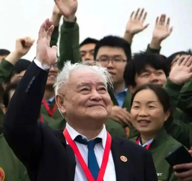 深切缅怀新中国航空大师程不时先生——这个社会有人在奋力托举，有人在挖墙角——比如