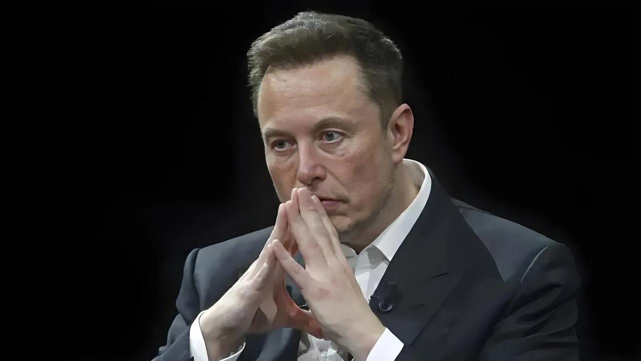 马斯克害怕极了！
因为支持特朗普，马斯克知道自己可能遭遇暗杀，他的许多朋友都告诉
