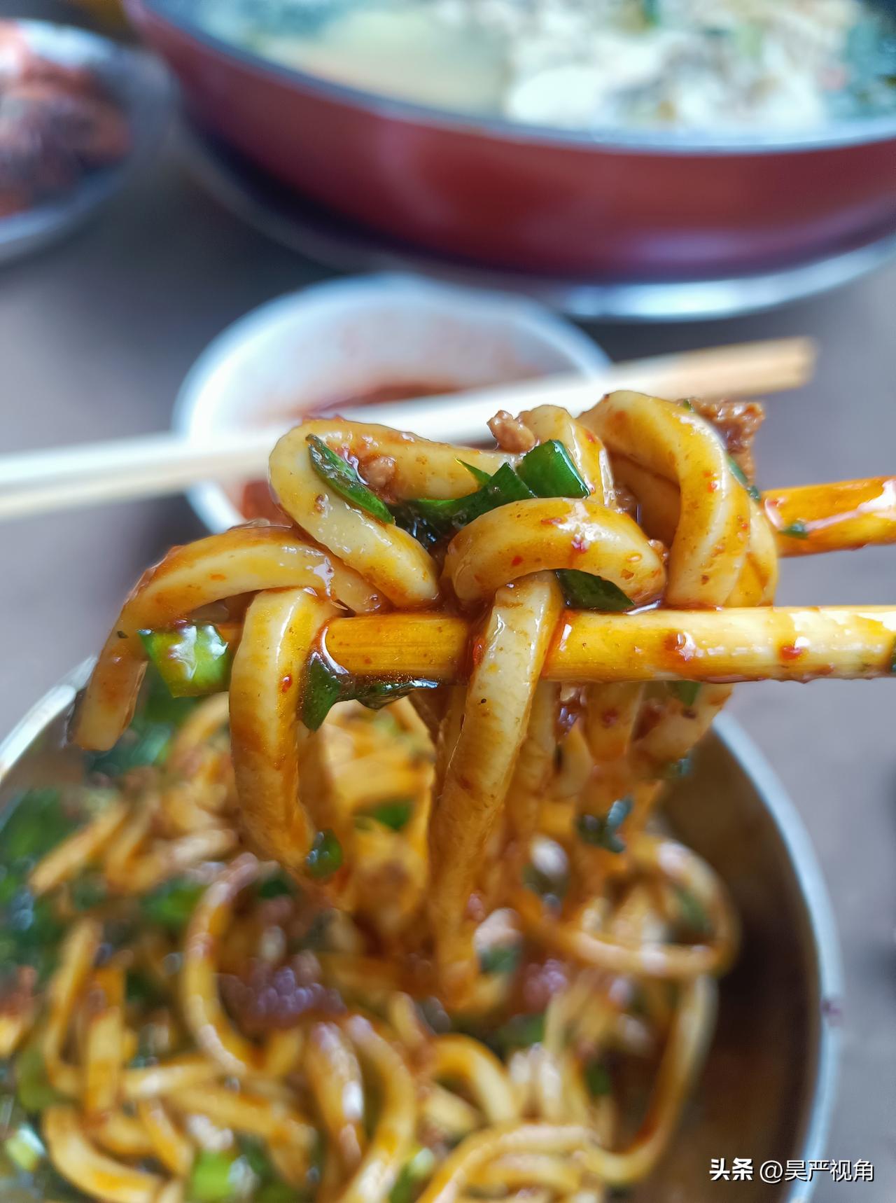 春日生活打卡季昆明口味的卤饵丝，只要你家里有甜酱油，生抽，焖肉帽子，韭菜末，白糖