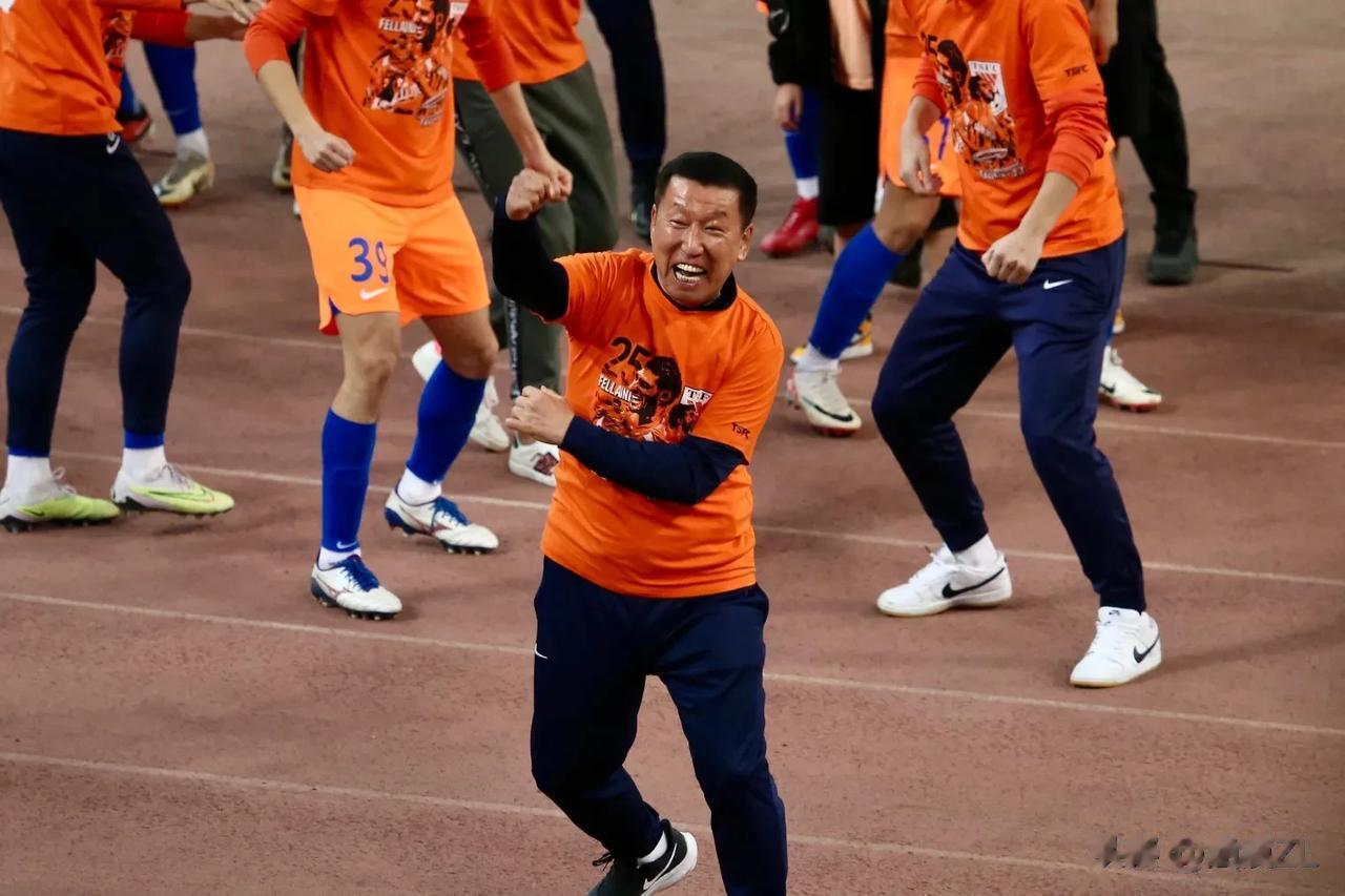 脸疼吗？山东泰山一战强势回击海港球员李圣龙“泰山队成绩全靠外援”的言论。
  泰
