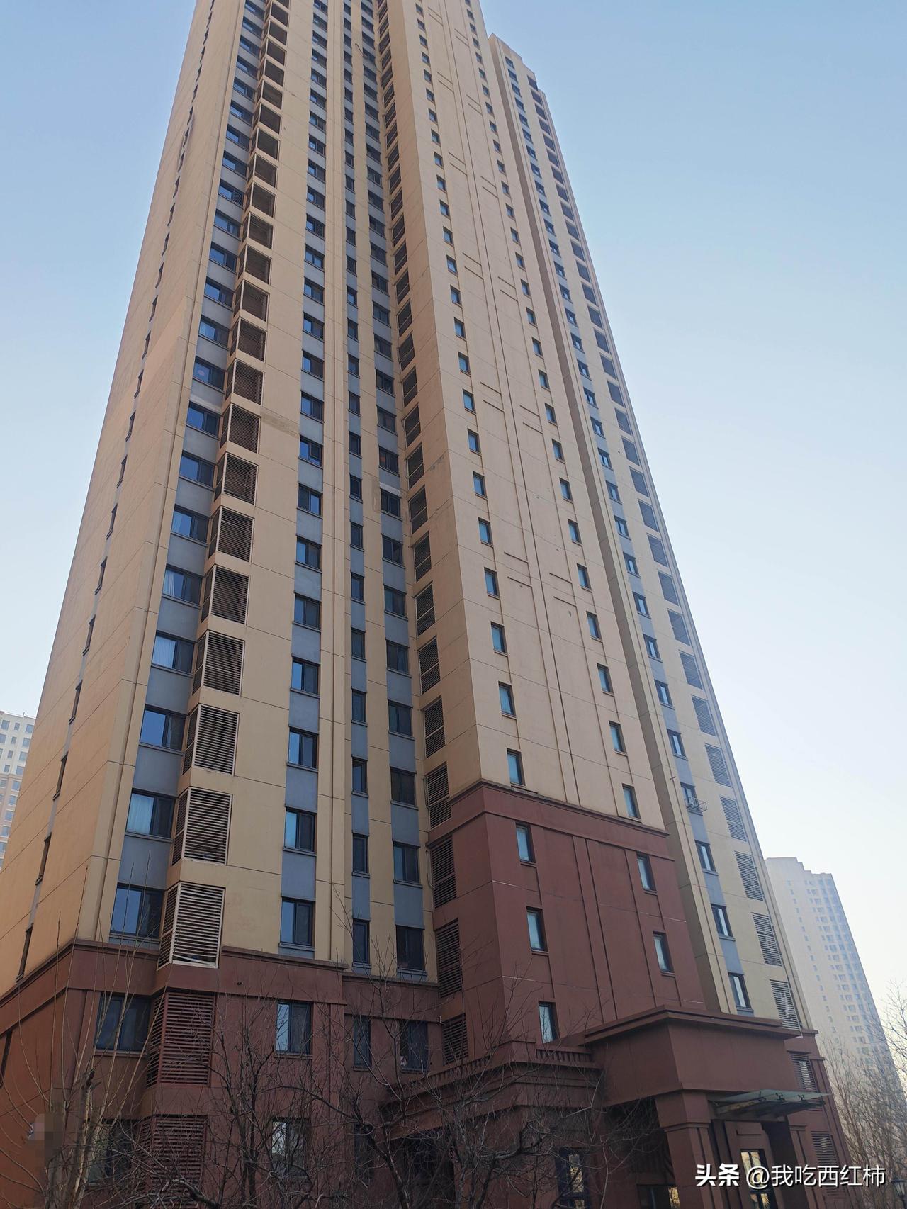 人人不缺房子的时代终于来临了
房子，教育，医疗，毫无疑问是压在我们身上的三座大山