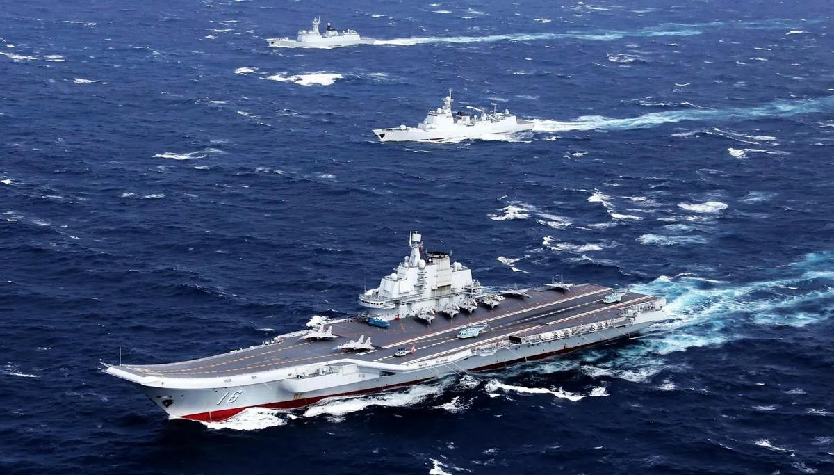 美国不明白，明明号召全世界来封锁制裁中国，结果20年里中国不仅拥有了3艘航母，连