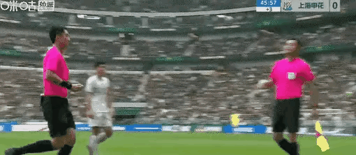 在中立球迷看来，马宁今天主哨京沪之战基本准确，且控场不错，双方没人敢点燃激烈冲突