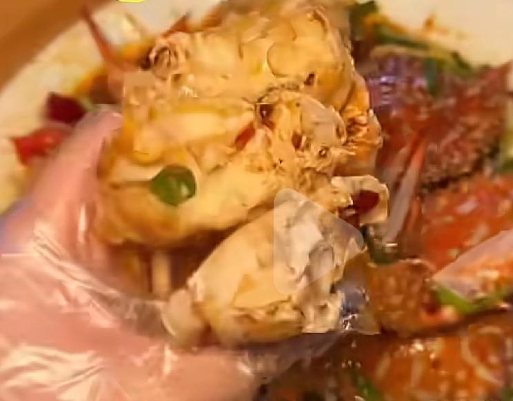 还好这个事情发生在了三亚
为游客来海南三亚旅游坐车的时候，顺便问了司机附近有哪家