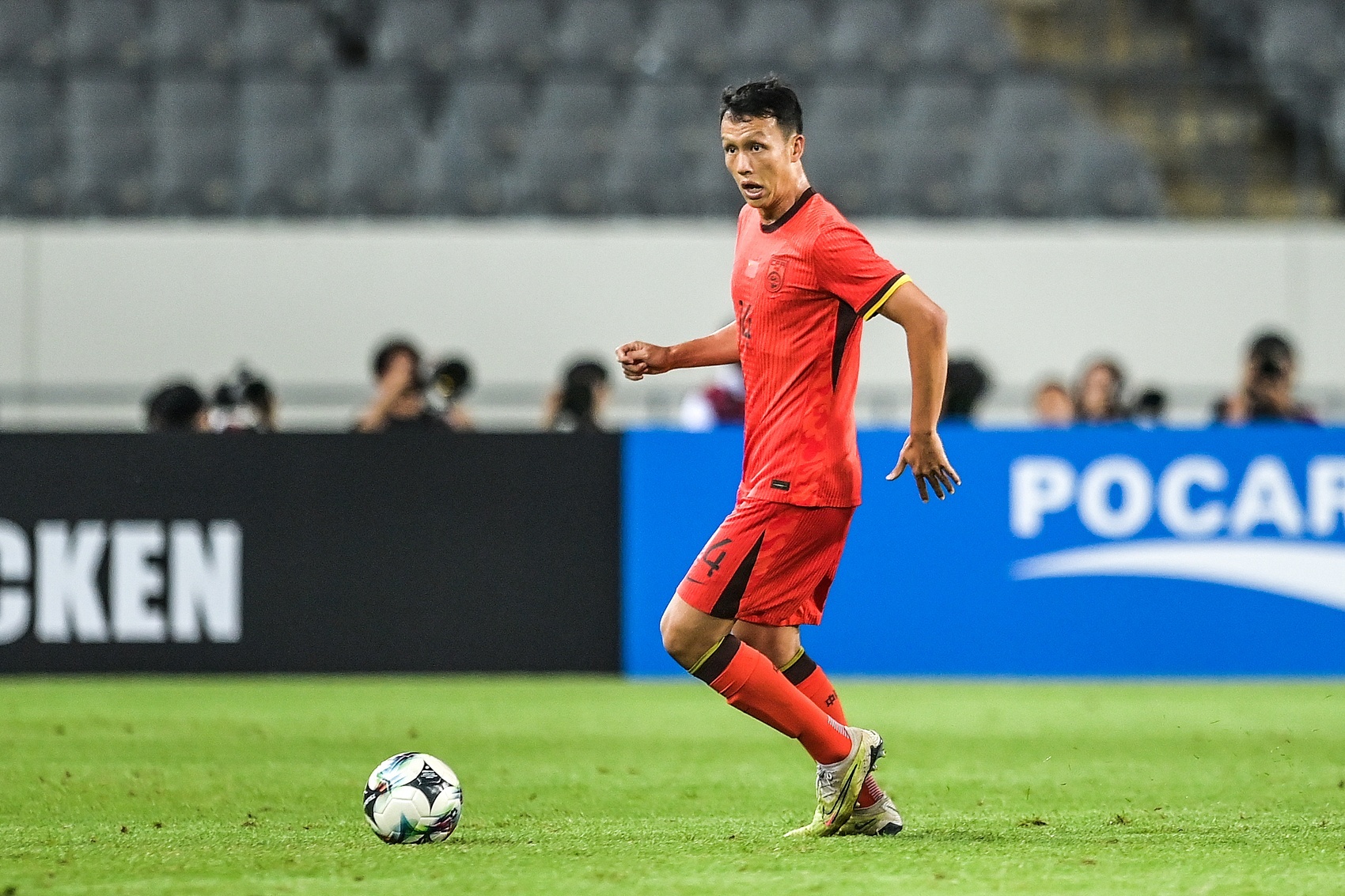 #国足重点演练定位球战术# 国足明日14:00将迎来与库拉索的FIFA系列赛，直