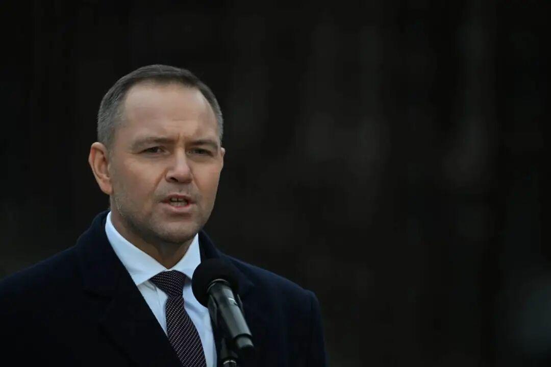 波兰总统纳夫罗茨基在接受采访时表示，鉴于来自俄罗斯的威胁日益加剧，波兰应考虑发展