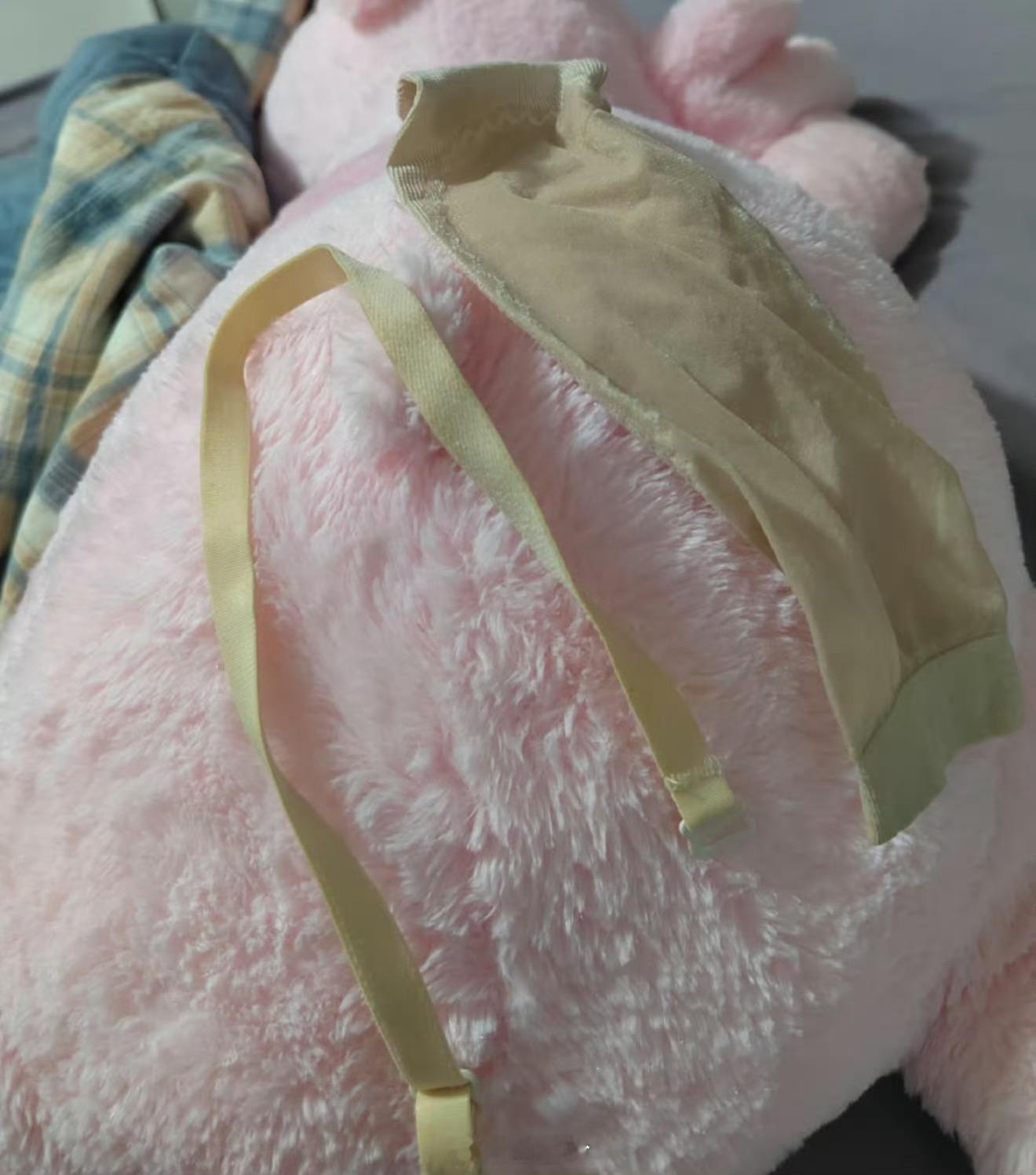 在男朋友兜里发现了肩带 