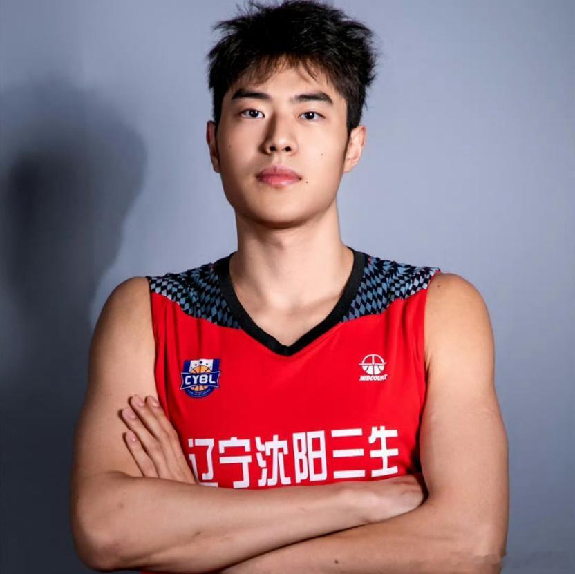 出自辽宁男篮青训体系的内线球员任序航正式签约NBL山东蜜獾男篮，开启自己全新的职