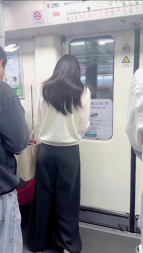 发现没有，现在满大街的女生都是穿这种