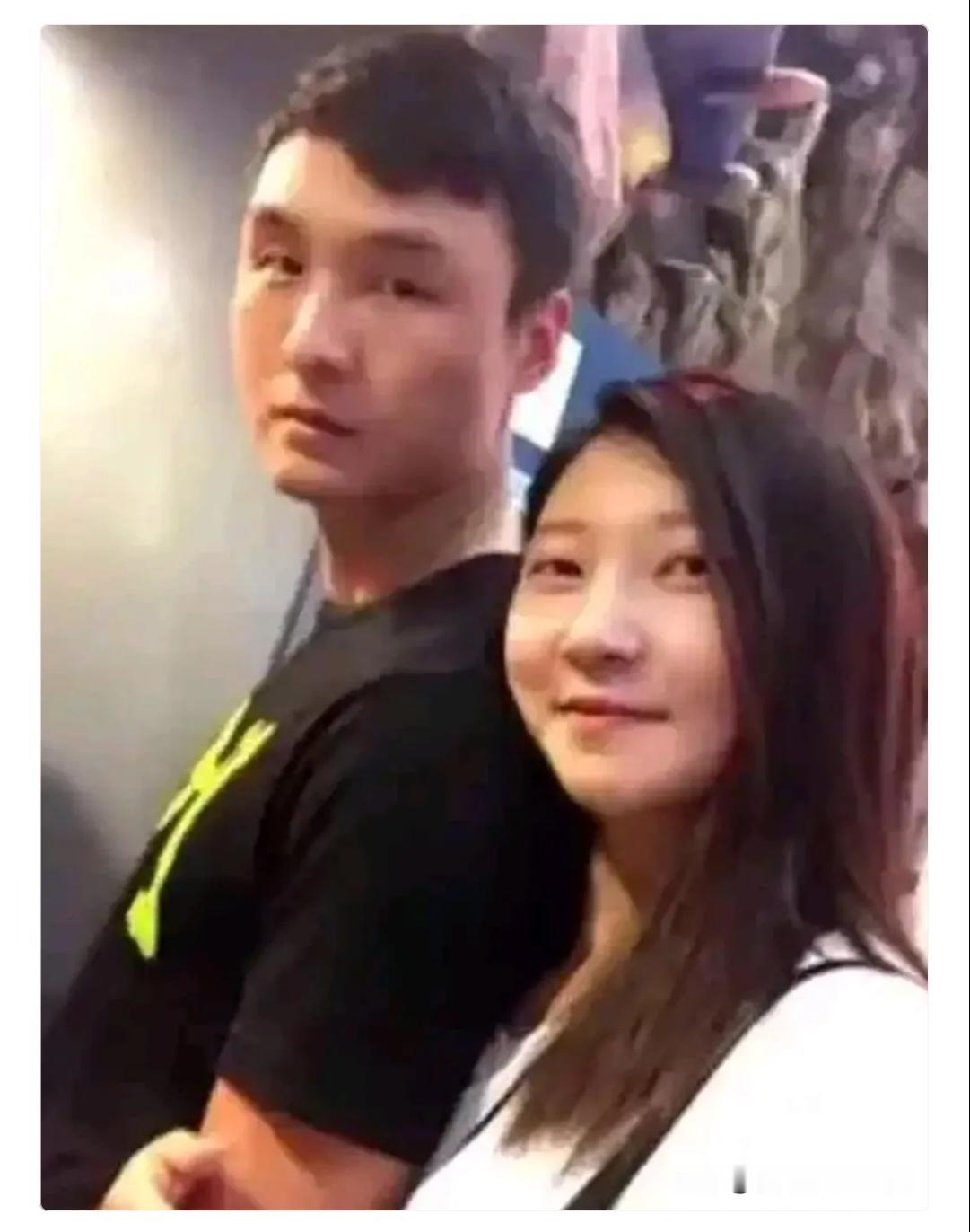 关于俞晓东，我有一点特别不理解。

王暖暖28岁出道创业，30岁和俞晓东结婚，那