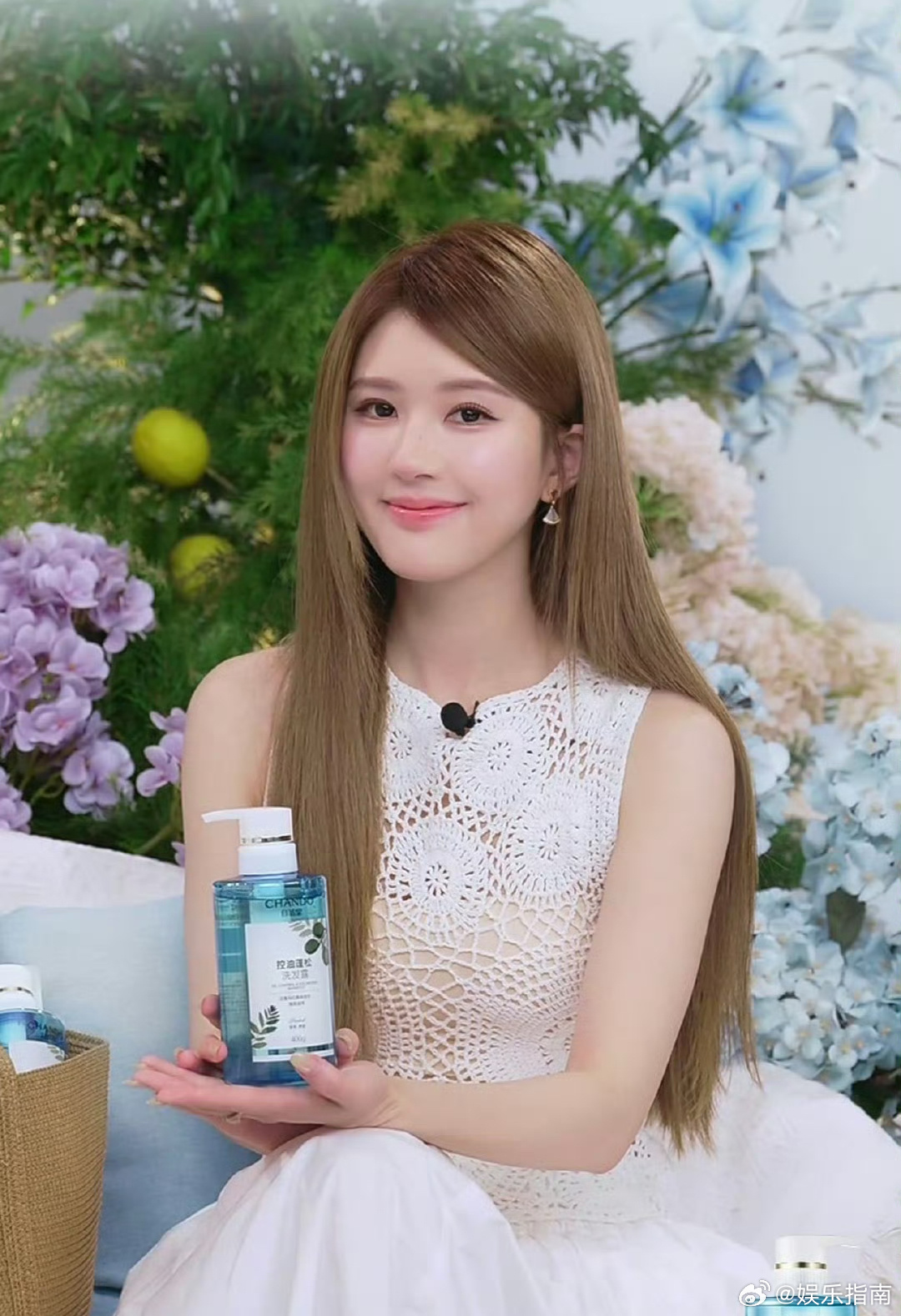 赵露思今晚直播，状态看起来很好，美美仙仙的 