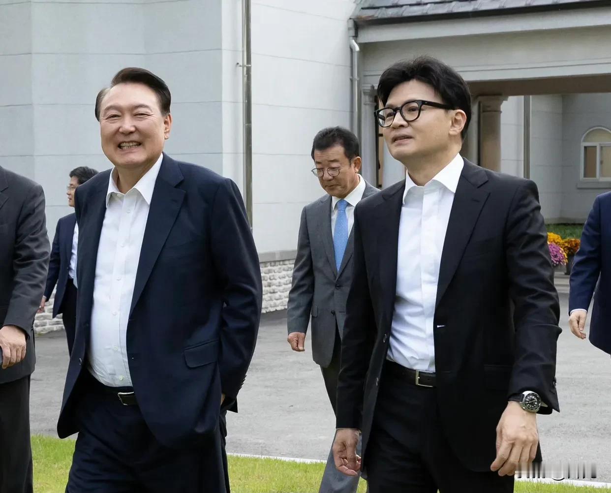 突发消息！受到韩国总统尹锡悦下达紧急戒严令风波影响，在韩国执政党高层集体辞职之后