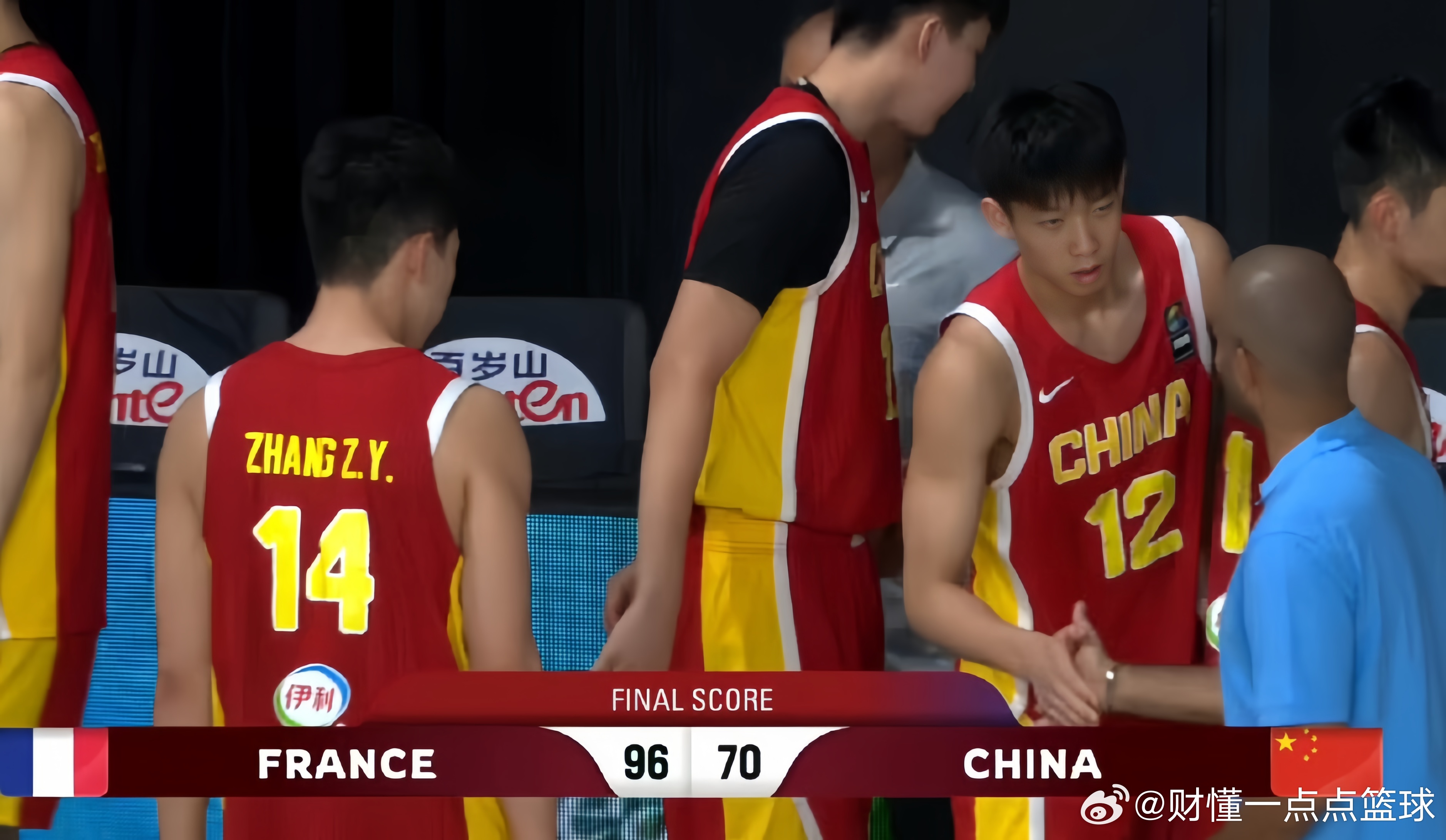 刚刚结束的U17男篮世界杯16进8的比赛，中国U17男篮70-96不敌法国，止步
