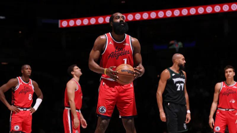 今天，快船再输森林狼，西部倒数第二了都。
泰伦卢没有着急，快船管理层没有急！
未