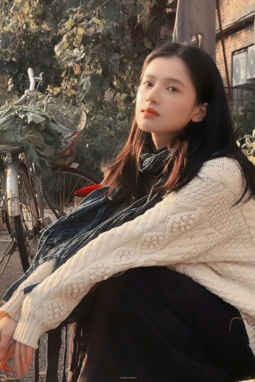 张婧仪演白富美穷学生都有说服力 张婧仪美得像生错了年代现代角色里的反差感被张婧仪