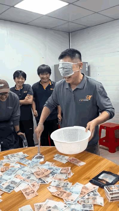 这项目是不是有厨师背景的占优啊？[偷笑]