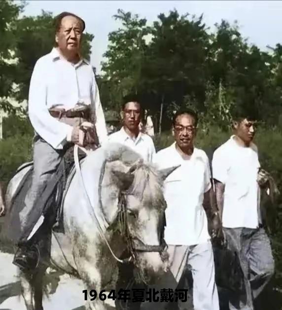毛主席在新中国成立之前，一直转战在祖国的东西南北，解放后，祖国的大地上到处留下他