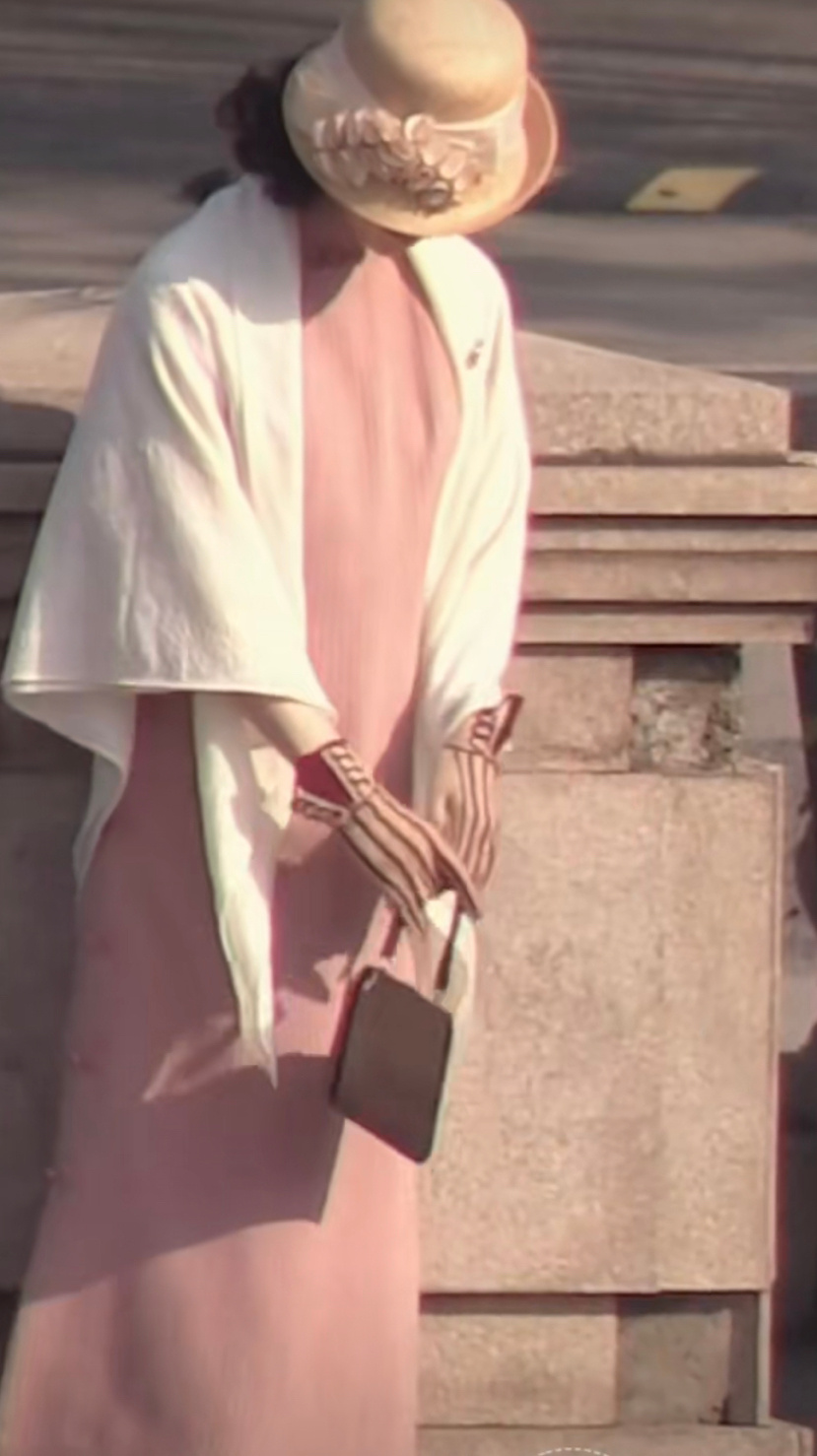 刘诗诗千里江山图粉色旗袍造型路透，好漂亮的凌汶