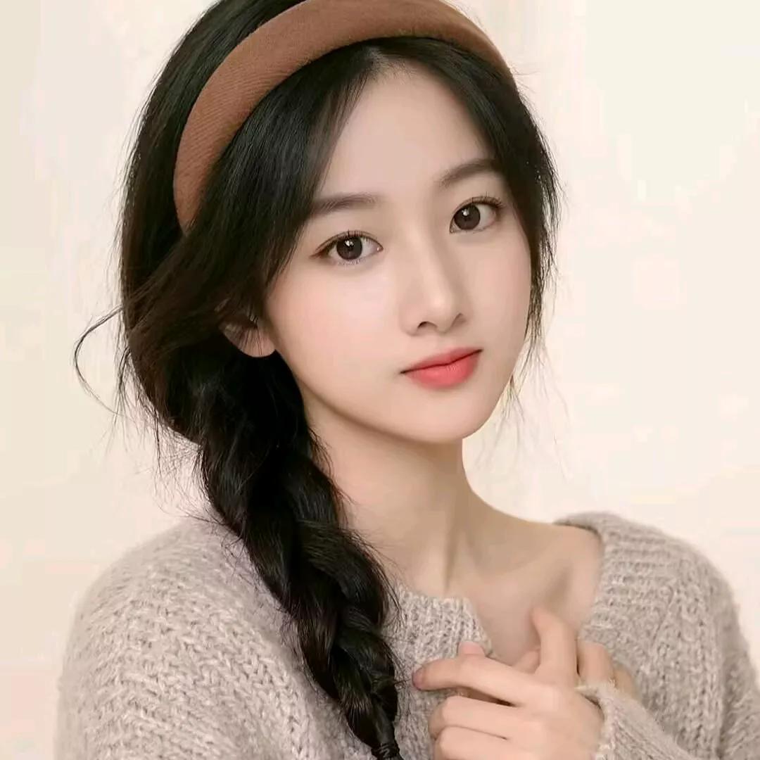 温柔甜美少女，暖色调自拍自然美少女自拍 甜美自拍 精致少女自拍 甜系自拍写真 温