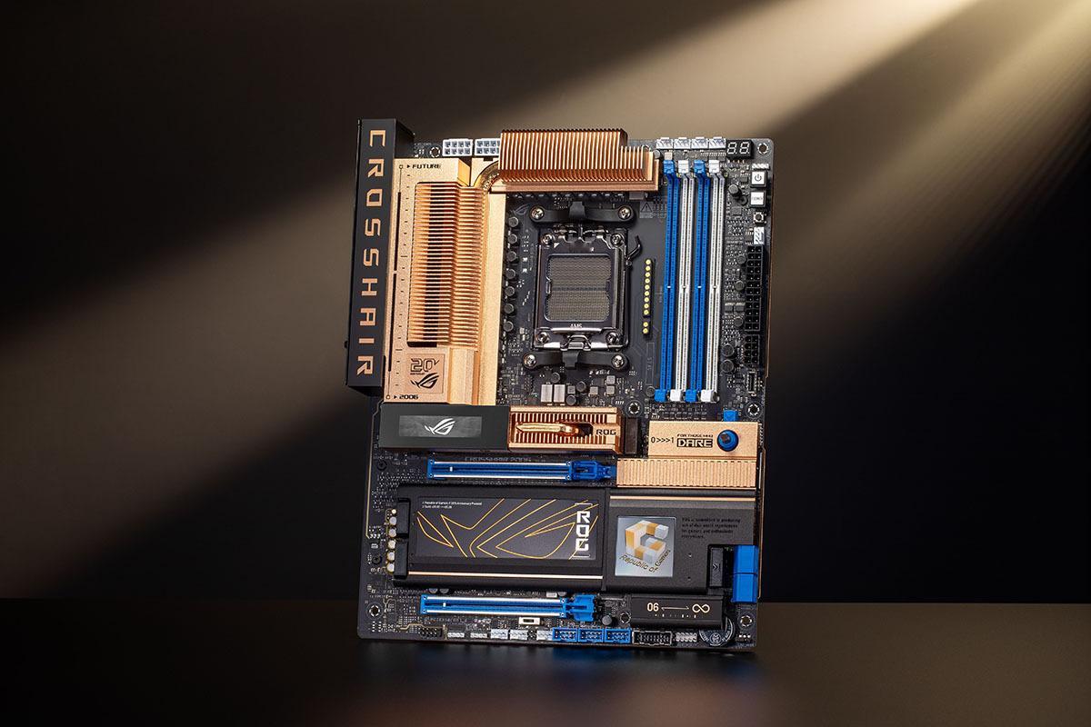华硕推出ROG Crosshair 2006主板庆祝ROG 20周年，首发价52