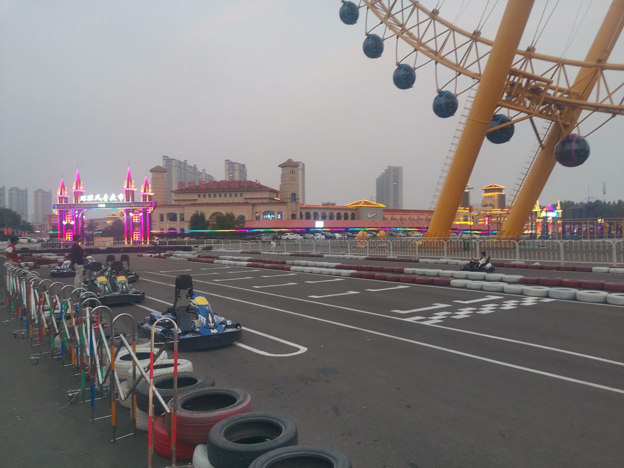 作者加速成长计划今天，中秋假期第二天，带孩子去德州市天衢新区环联凤奇夜市游玩。摩