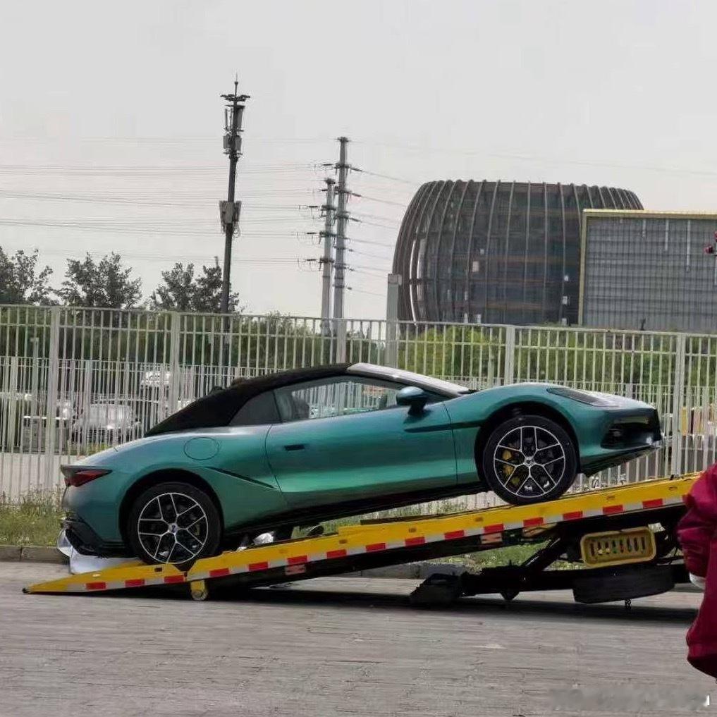 腾势Z敞篷版无伪装车来啦别说，还挺好看的价格多少你们会心动？ 