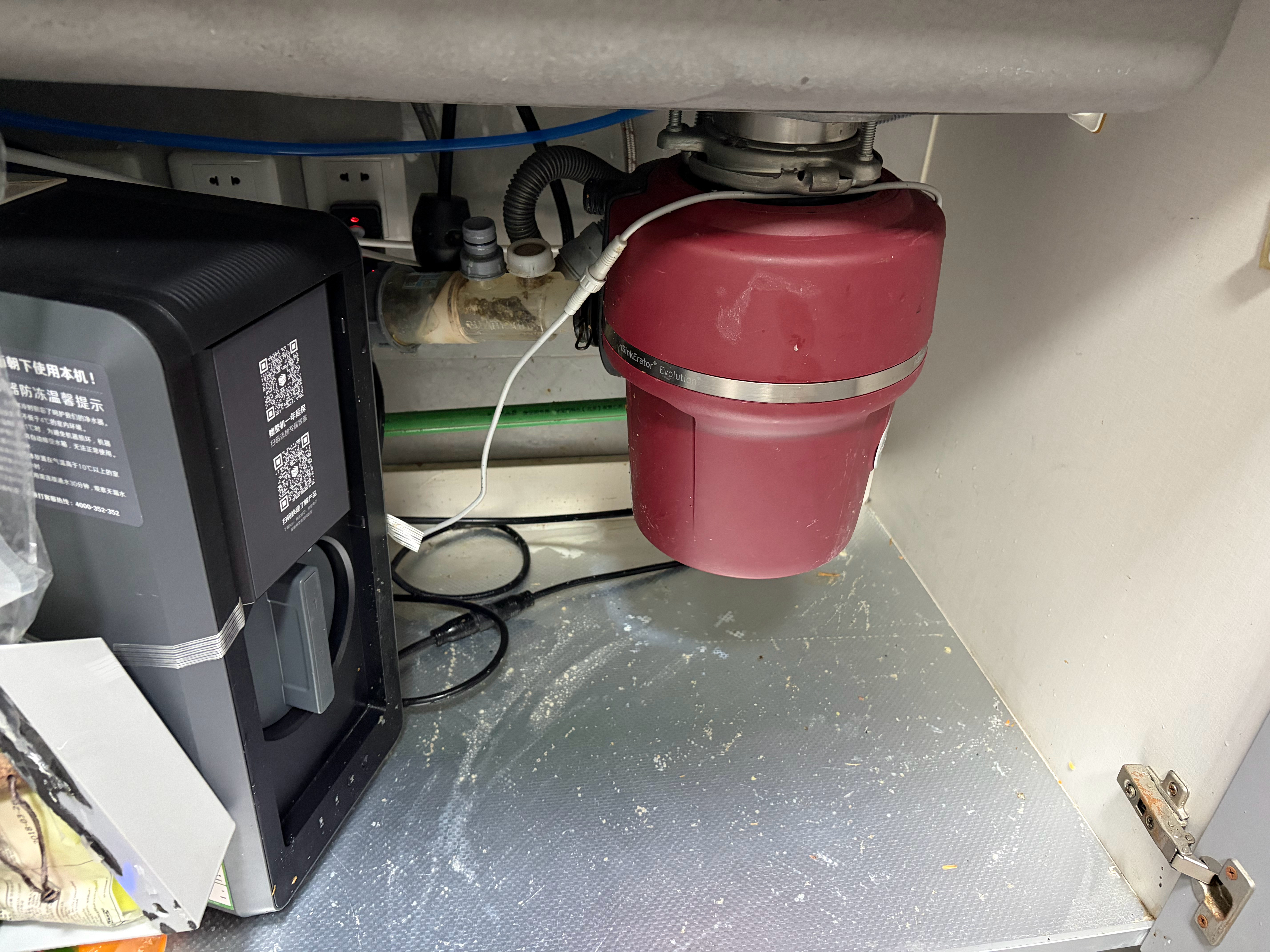 中年人的崩溃瞬间，我刚说喝杯啤酒，美美的睡觉去了，结果媳妇说厨房下水堵了，我拆开