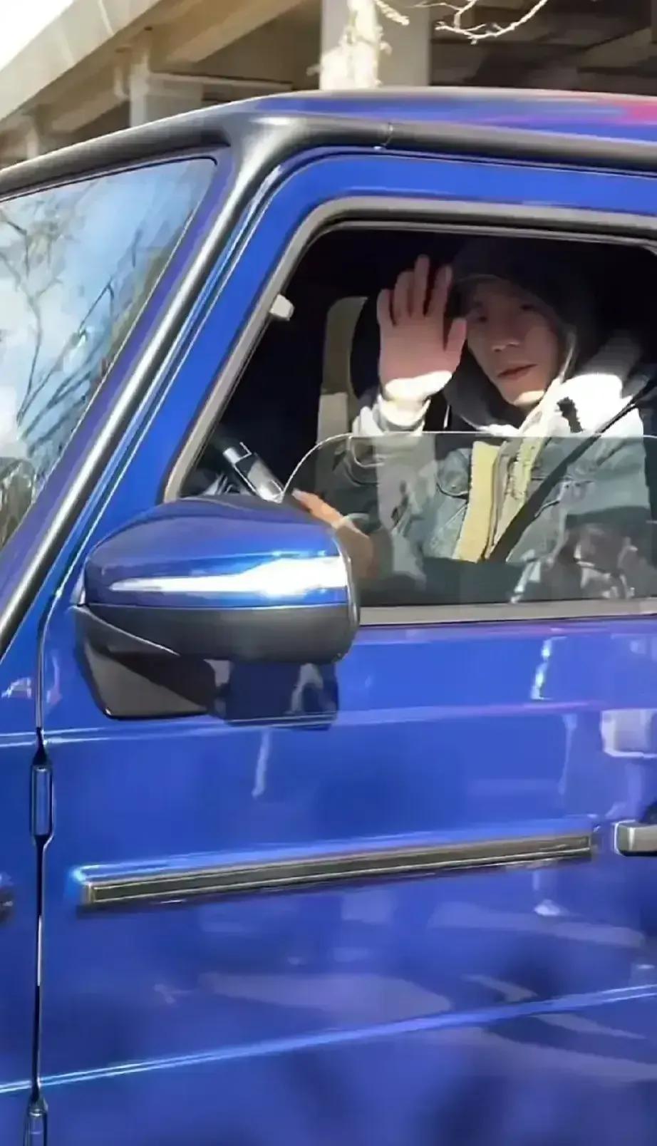 徐杰开皇冠，张镇麟座驾是奔驰，球迷没必要瞎攀比

张镇麟因为拉伤无缘国家队，至于