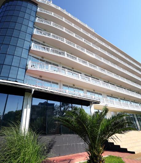 这两年香港留学太火了！尤其香港珠海学院，学费中等、分数友好，很多家长和考生都在问