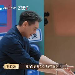 刘晓庆谈欣赏朱孝天无限超越班 “他并没有颓废”，刘晓庆这句话说得太准了。朱孝天这