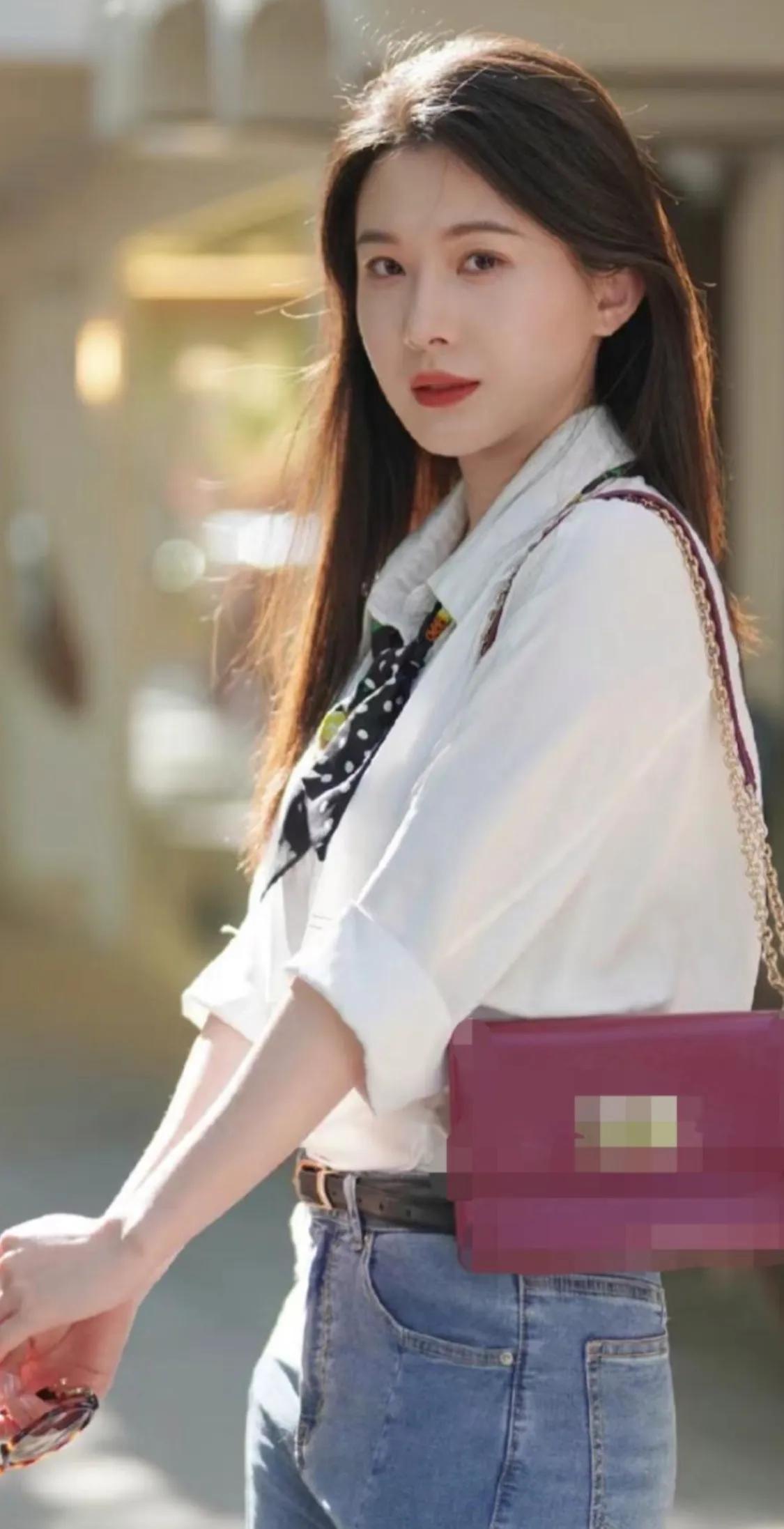 能让一个女人心甘情愿的爱着你，且不贪婪物质，不迷恋金钱，那么她是什么样的女人？

