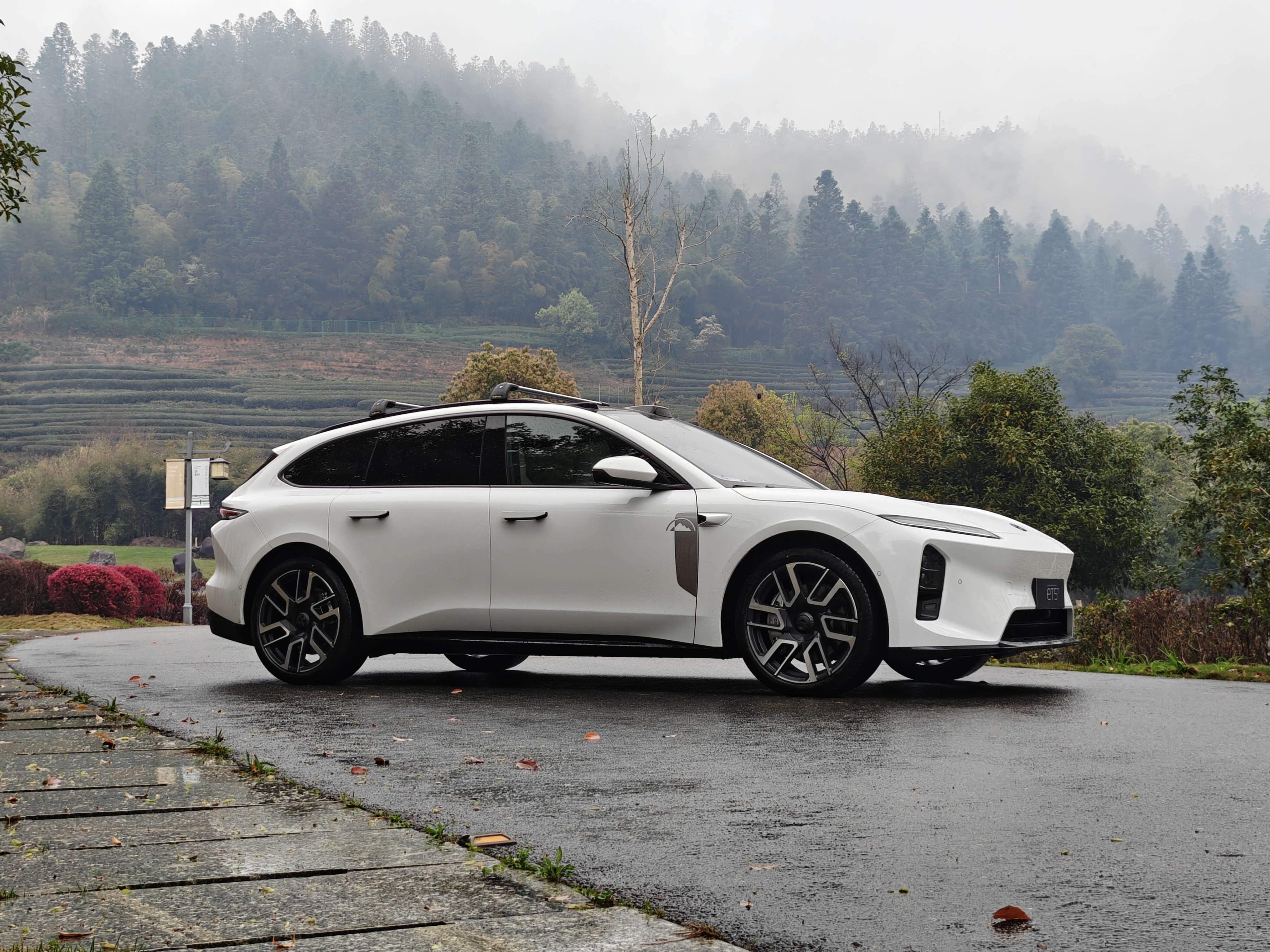 新款ET5T今天解禁新轮毂样式我觉得挺不错给大家来几张在武夷山的随手拍蔚来ET5