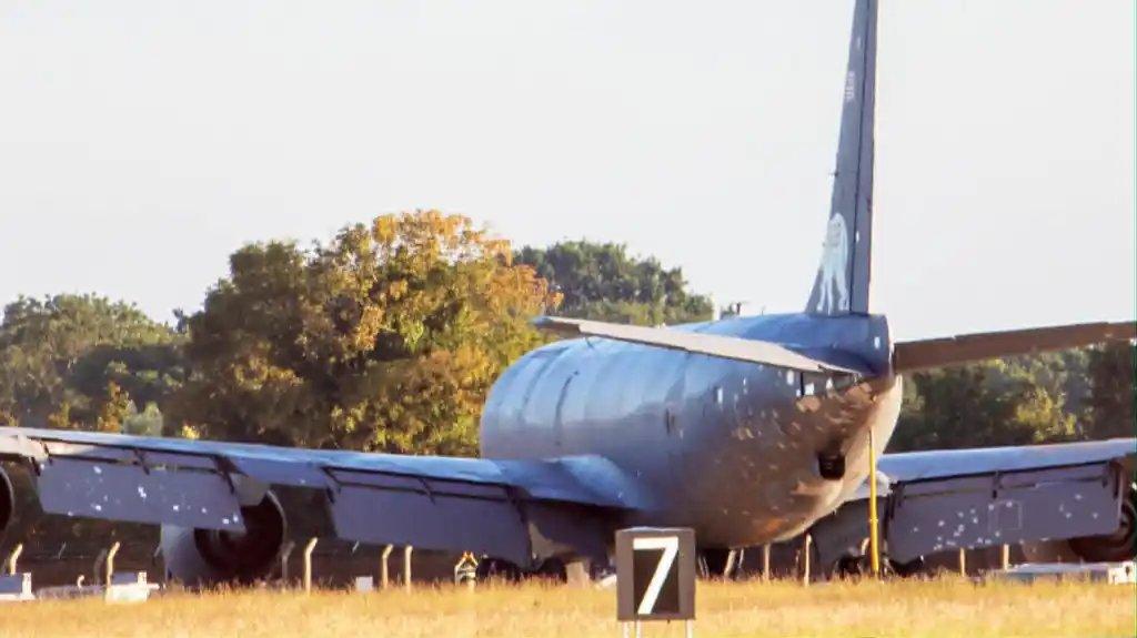 第二架受战损的美国KC-135“同温层油船”加油机（尾号63-8028，隶属于阿