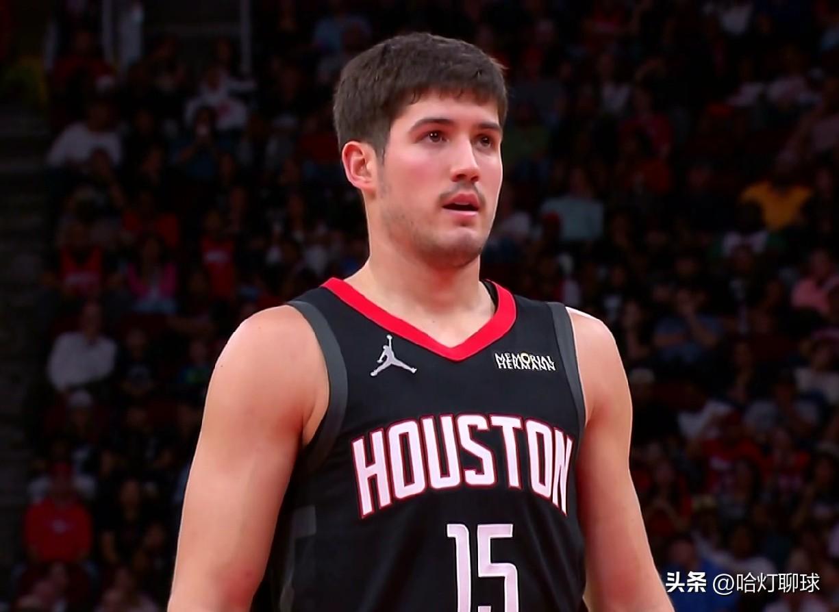 火箭120-145惨败马刺！！！谁在场上混时间，一目了然！！！
阿门汤普森：33